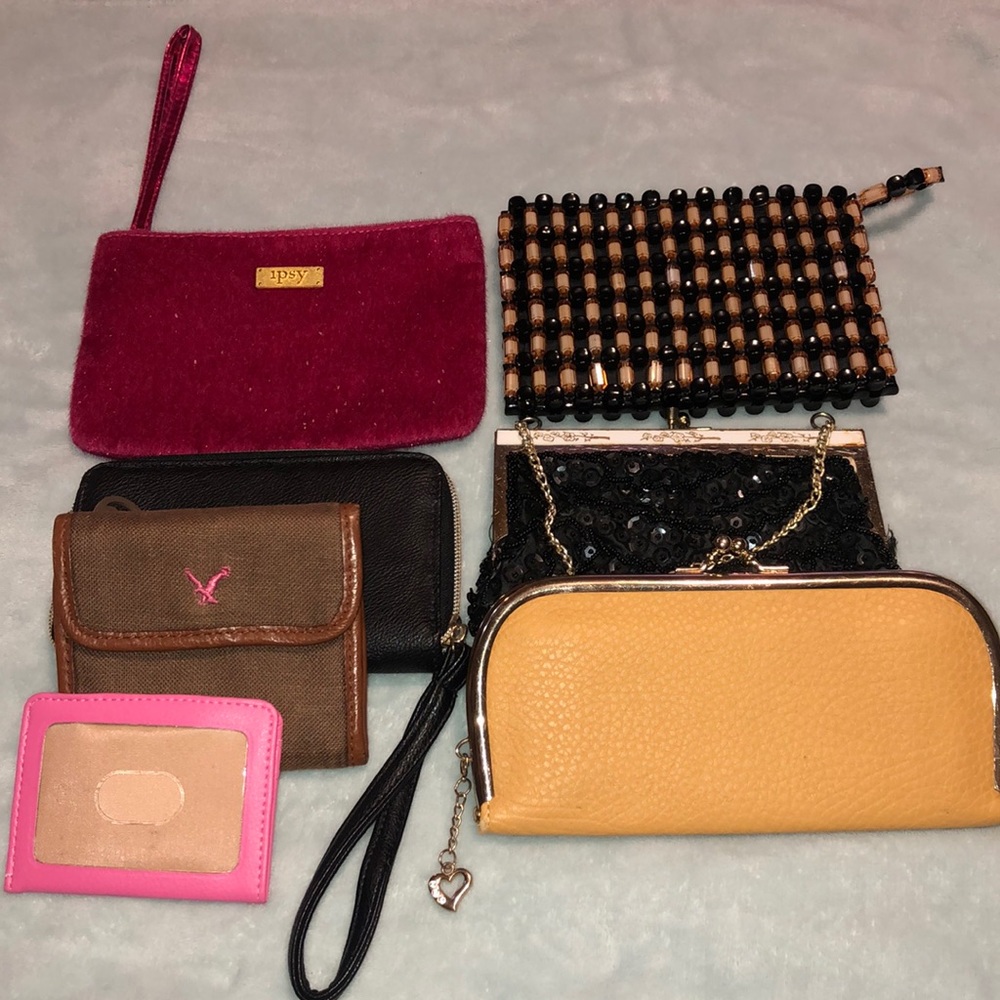 Bundle of wristlets & clutches